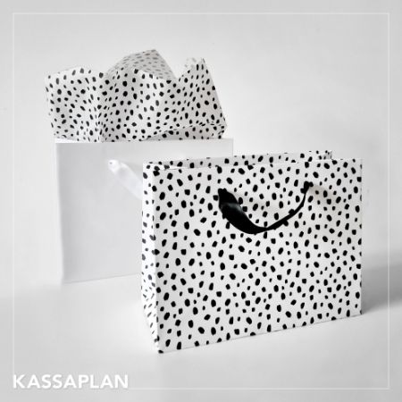 Sfeerfoto KP® Luxe papieren draagtas 101 Dots