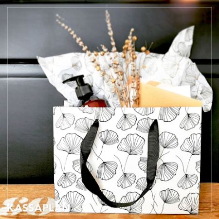 Sfeerfoto - KP® Luxe papieren draagtas 24+10x18cm - Celebrate Nature Wit/Zwart