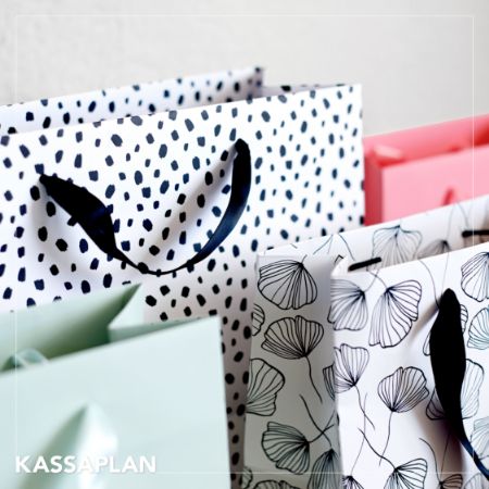 Sfeerfoto KP® Luxe papieren draagtas 101 Dots