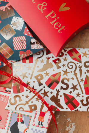 Witte gondeldoosje met mijterprint goud – ideaal voor Sinterklaas