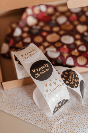 Kerststicker ‘Lovely Christmas’ met hart – 4 varianten – D40mm - Cadeausticker