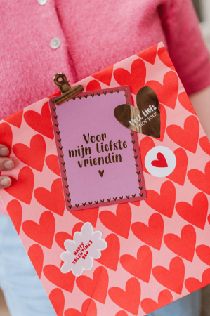 2 ronde stickers in rood/wit met hartje