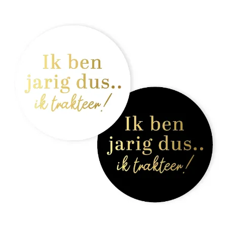 Ik ben jarig dus ik trakteer sticker - traktatie stickers - wit/zwart met goudfolie