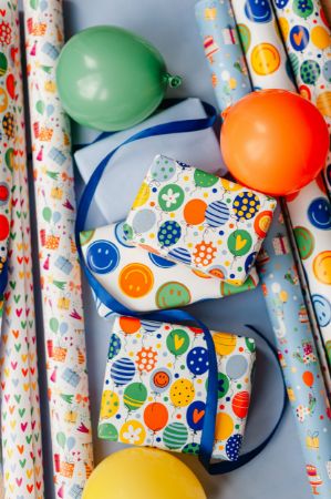 Afbeeldingen van KP® Cadeaupapier 70cm 100m - Birthday balloons