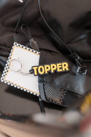 Geweldige sleutelhanger voor de Topper - met kaartje 'trots op jou' - 3D en PVC