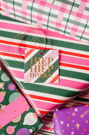 KP® Cadeaulabel - Hiep hiep hoera (stripes) - 60x60mm