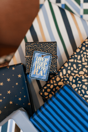 KP® Cadeaulabel - Hiep hiep hoera (blauw) - 42x62mm